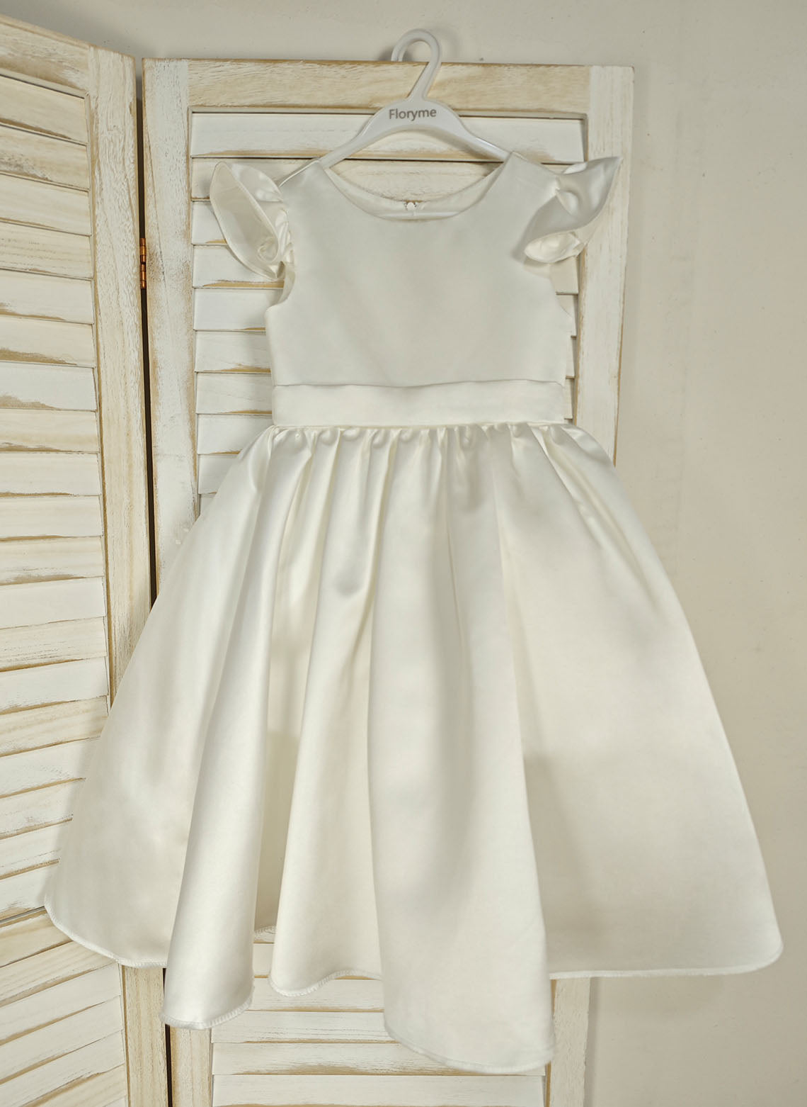 Floryme Ball-Gown Scoop Satin Tea-Length Flower Girl Dress With Ruffles